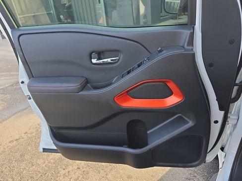 Used 2022 Nissan Frontier PRO-4X w/ Technology Package image 31