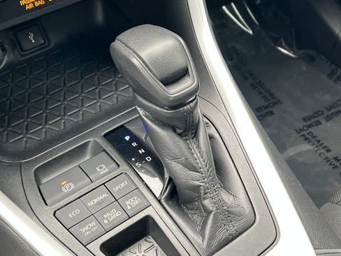 Used 2020 Toyota RAV4 XLE image 22