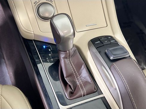Used 2018 Lexus ES 350 w/ Navigation System Package FWD image 16