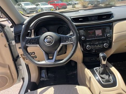 Used 2018 Nissan Rogue SV w/ Sun & Sound Touring Package FWD image 18