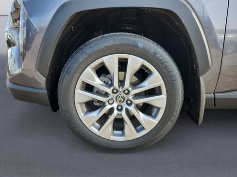 Used 2022 Toyota RAV4 XLE Premium image 14