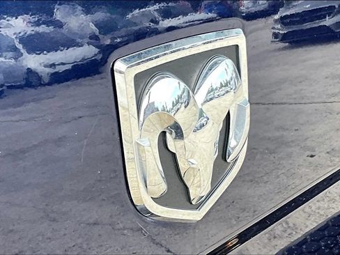 Used 2015 RAM 1500 Express RWD image 22