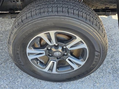 Used 2019 Toyota Tacoma TRD Sport image 33