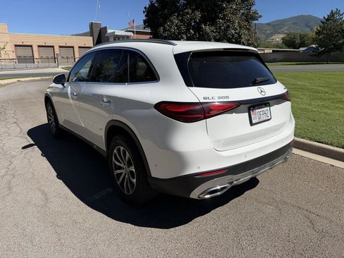 Used 2023 Mercedes-Benz GLC 300 4MATIC image 4