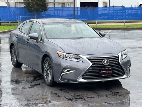 Used 2018 Lexus ES 350 w/ Navigation System Package FWD image 3