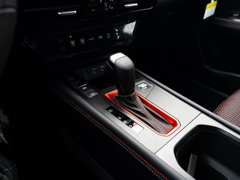 New 2026 Nissan Kicks SR image 17