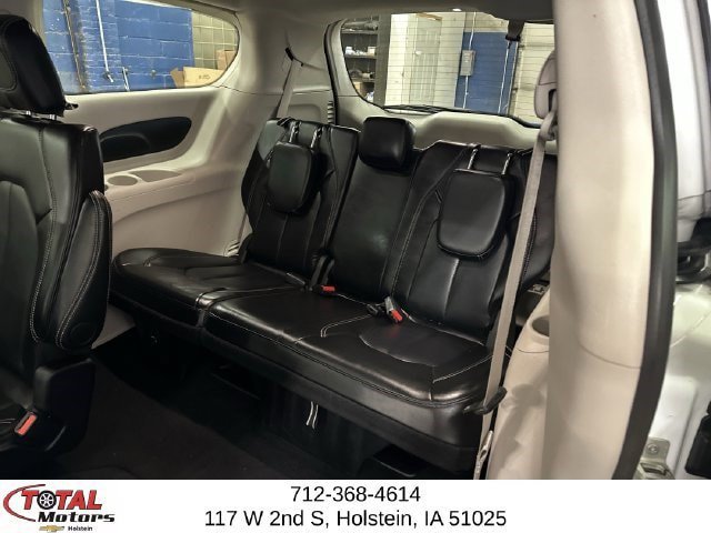 Used 2024 Chrysler Pacifica Touring-L FWD image 23