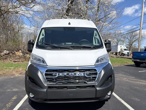 Used 2024 RAM ProMaster 2500 w/ Quick Order Package 22G SLT FWD image 2
