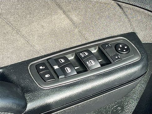 Used 2020 Dodge Charger SXT w/ Driver Convenience Group image 17