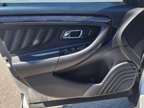 Used 2016 Ford Taurus Limited FWD image 15