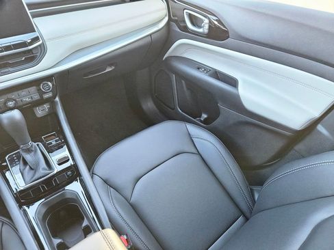 New 2026 Jeep Compass Limited image 12