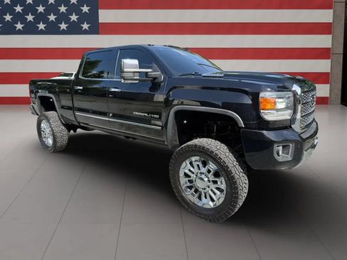 Used 2019 GMC Sierra 2500 Denali w/ Duramax Plus Package AWD/4WD image 8