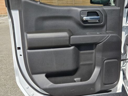 Used 2025 Chevrolet Silverado 1500 Custom Trail Boss AWD/4WD image 15