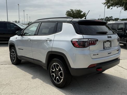 Used 2025 Jeep Compass Trailhawk AWD/4WD image 7