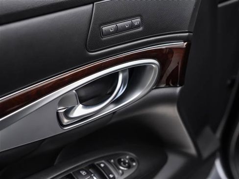 Used 2018 INFINITI Q70 L 3.7 image 30