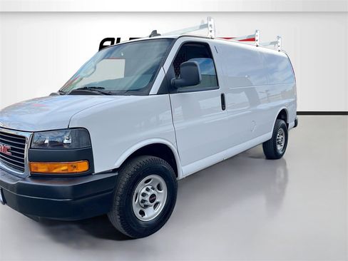Used 2023 GMC Savana 2500 w/ Driver Convenience Package image 3