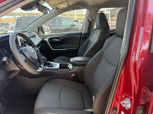 Used 2025 Toyota RAV4 XLE FWD image 26