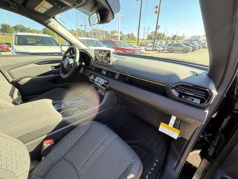 New 2025 Honda Pilot Sport image 32