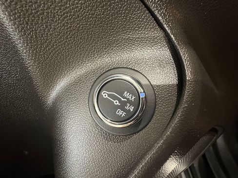 Used 2023 Buick Encore GX Essence w/ Experience Buick Package FWD image 35