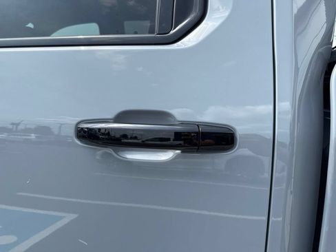 Used 2025 GMC Sierra 2500 AT4X w/ AT4X AEV Edition AWD/4WD image 15