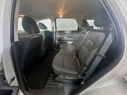 Used 2024 Nissan Pathfinder S image 26