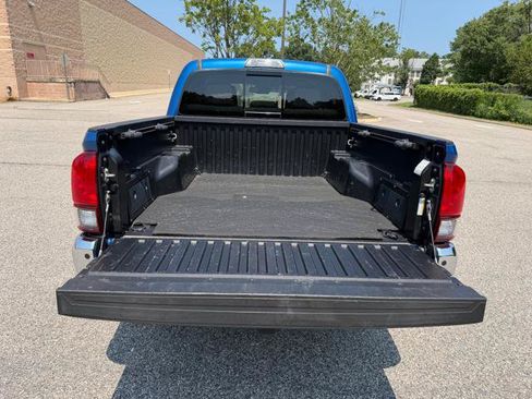Used 2018 Toyota Tacoma SR5 RWD image 40