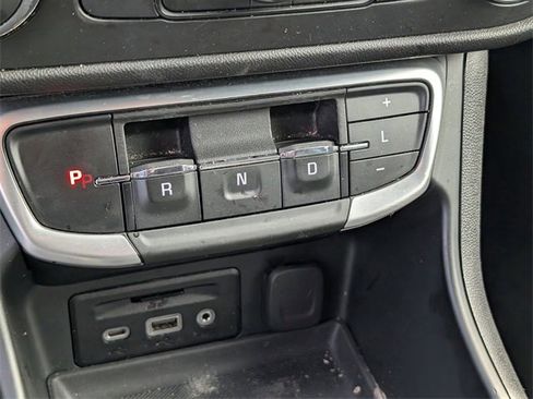 Used 2024 GMC Terrain SLE w/ Driver Convenience Package image 29