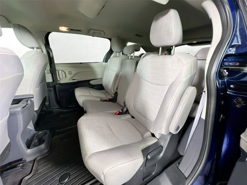 Used 2022 Toyota Sienna LE image 23