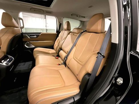 Used 2025 INFINITI QX80 Sensory image 23