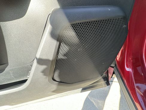 Used 2021 Toyota Highlander XLE image 24