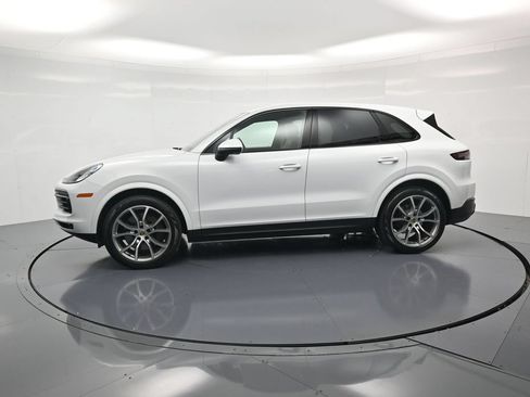 Certified 2023 Porsche Cayenne Platinum Edition AWD/4WD image 2