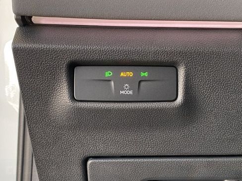 New 2026 Volkswagen Tiguan SE FWD image 26