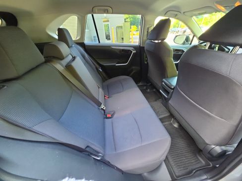 Used 2021 Toyota RAV4 LE AWD/4WD image 22