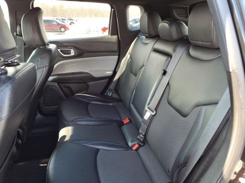 Used 2024 Jeep Compass Latitude AWD/4WD image 9