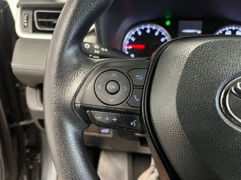 Used 2022 Toyota RAV4 XLE w/ Convenience Package FWD image 25