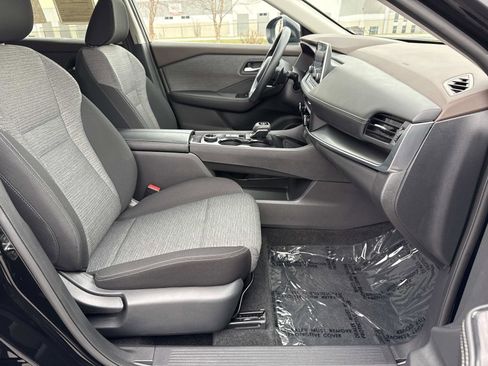 Used 2023 Nissan Rogue SV image 19