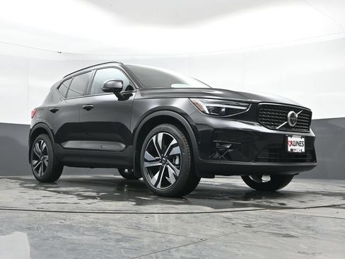 New 2026 Volvo XC40 B5 Plus w/ Protection Package Premier AWD/4WD image 41