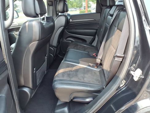 Used 2021 Jeep Grand Cherokee Laredo X AWD/4WD image 11