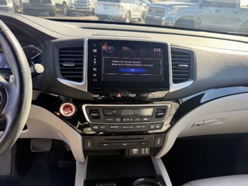 Used 2016 Honda Pilot Touring image 13