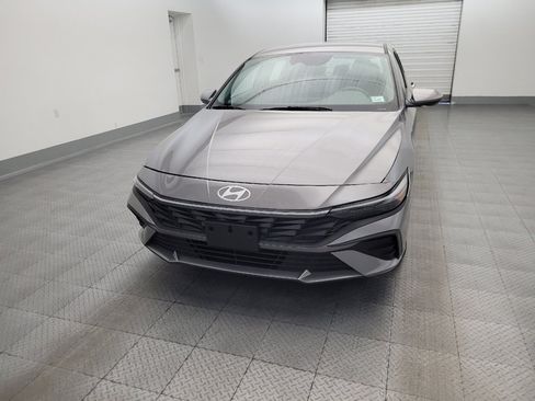 Used 2024 Hyundai Elantra SE FWD image 15