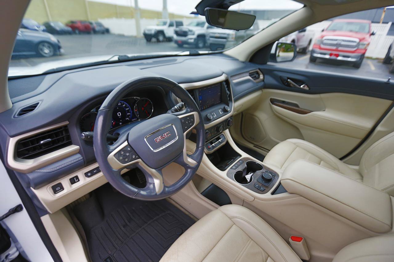 Used 2021 GMC Acadia Denali w/ Denali Ultimate Package AWD/4WD image 4