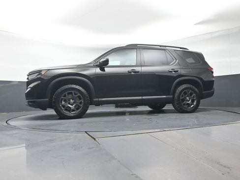 Certified 2023 Honda Pilot TrailSport image 29
