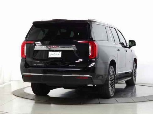 Used 2022 GMC Yukon XL SLT w/ SLT Premium Package image 14