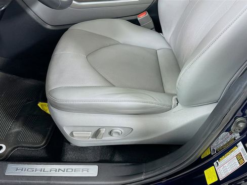 Used 2020 Toyota Highlander Limited image 20
