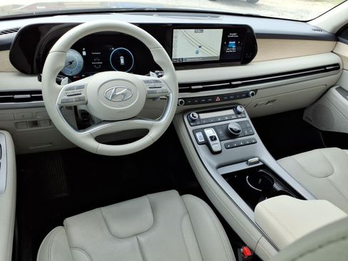 Used 2024 Hyundai Palisade Limited FWD image 12