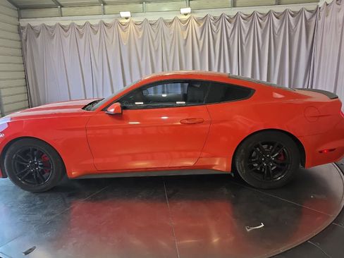 Used 2016 Ford Mustang Coupe RWD image 6