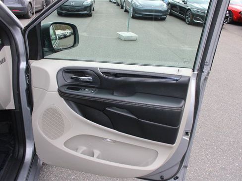 Used 2020 Dodge Grand Caravan SXT image 11