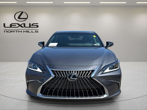 Used 2024 Lexus ES 300h w/ Technology Package FWD image 2