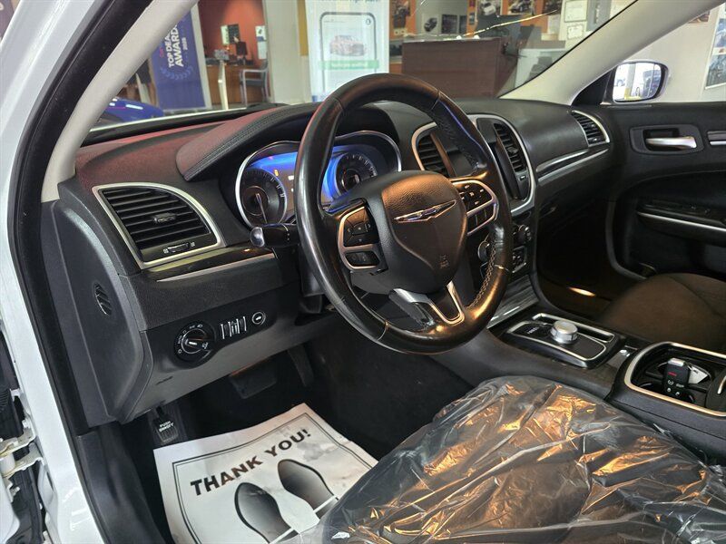 Used 2019 Chrysler 300 Touring w/ Driver Convenience Group AWD/4WD image 10