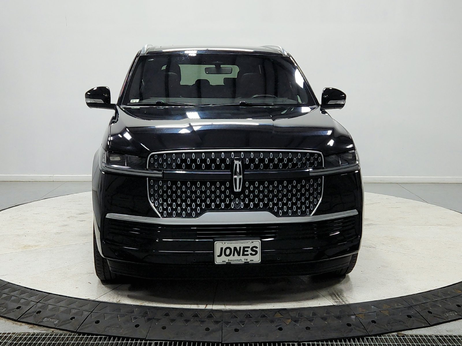 Used 2025 Lincoln Navigator Reserve AWD/4WD image 3